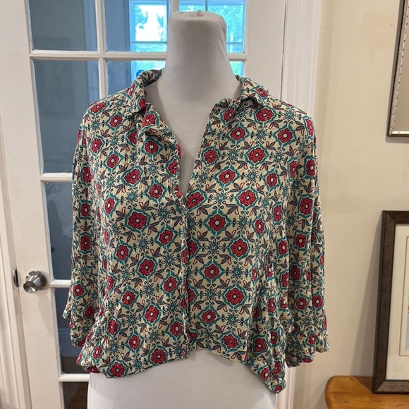 ZARA button close top with open pockets.  Size M - Picture 1 of 7